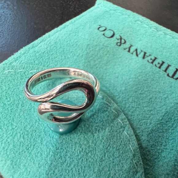 Elsa Peretti Tiffany & Co. open wave ring size 5. Like new condition - Picture 1 of 10